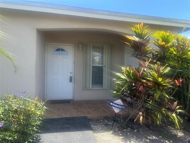 Foto del edificio - 2728 NW 200th Terrace