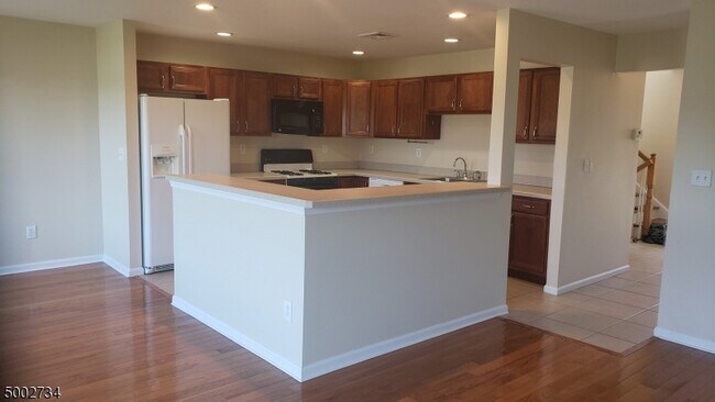 Building Photo - 7 Mulberry Ln