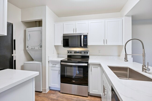 Building Photo - Mill Springs Park Apartment Homes