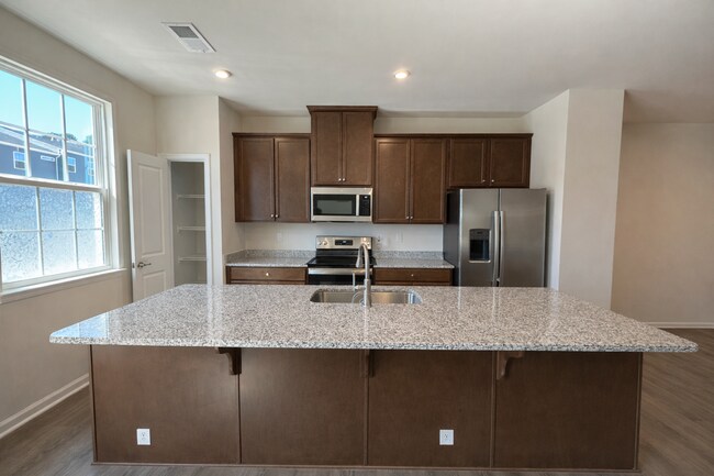 Foto del edificio - Move-in ready Townhome!