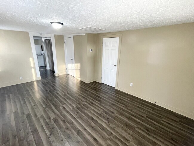 Building Photo - Warren Township 3BR Home!