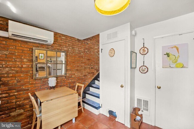 Building Photo - 124 Catharine St