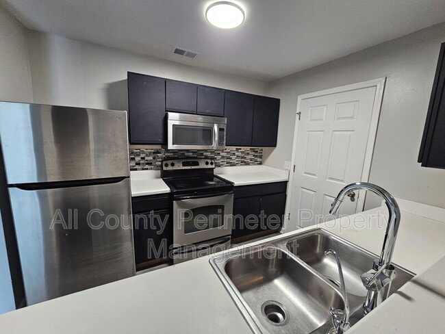 Foto del edificio - 2102 Fairington Ridge Cir