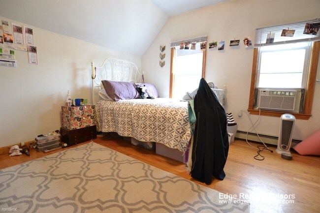 Building Photo - 3 br, 1 bath  - 66 Brooks St # 3O