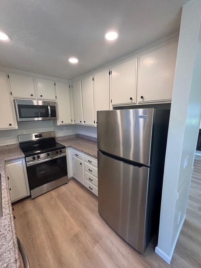 Foto del edificio - Updated 3 bedroom 2 bathroom Bennett Valle...