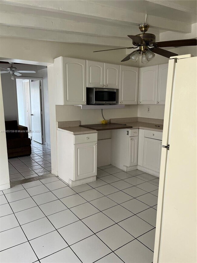 Foto del edificio - 8322 NW 185th St