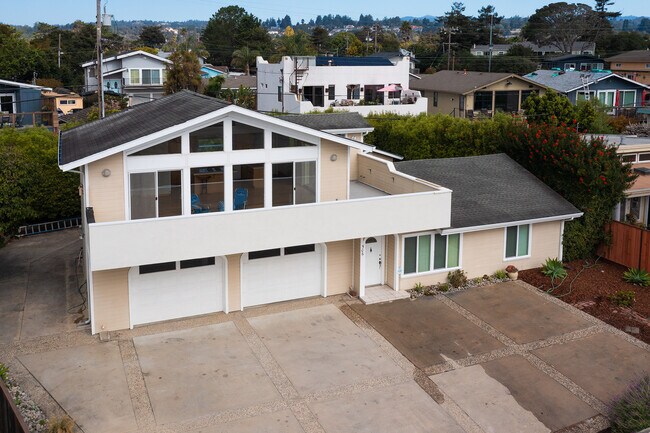 Foto del edificio - 506 Seacliff Dr