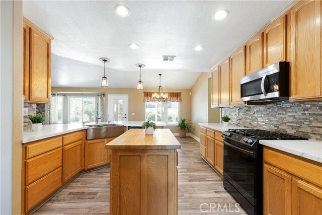 Foto del edificio - 15521 Sherri Ln