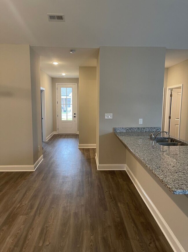 Foto del edificio - 2-Bedroom Townhome in Lenoir City