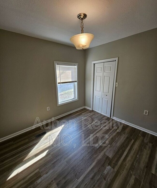 Building Photo - 5126 Booth Ave