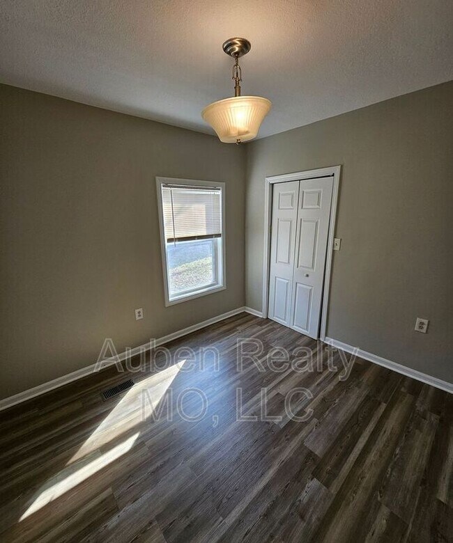 Foto del edificio - 5126 Booth Ave