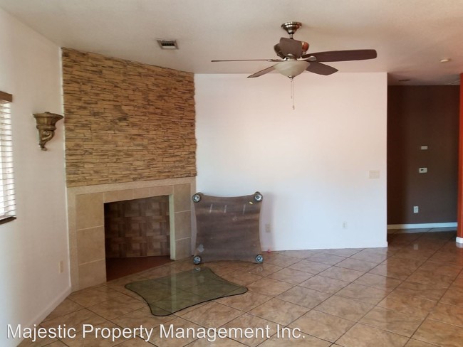 Building Photo - 3 br, 2 bath House - 2128 S. San Joaquin St.