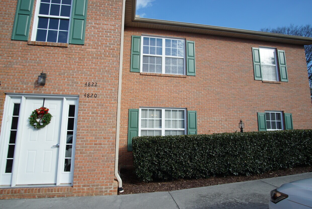 Foto principal - 4820 Poplar Crest Way
