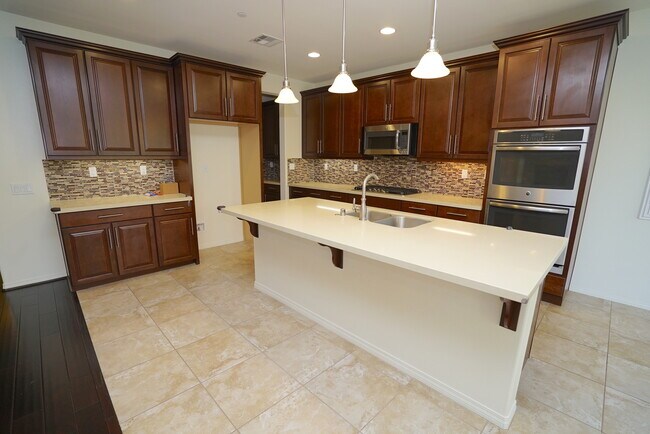 Foto del edificio - River Village 4 Bedroom Home in Santa Clarita.