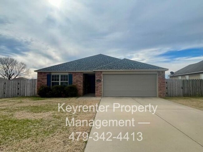 Foto del edificio - Spacious 3-Bedroom Springdale Home with Fenced Yard
