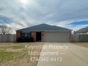 Building Photo - 3833 Sanday Ave