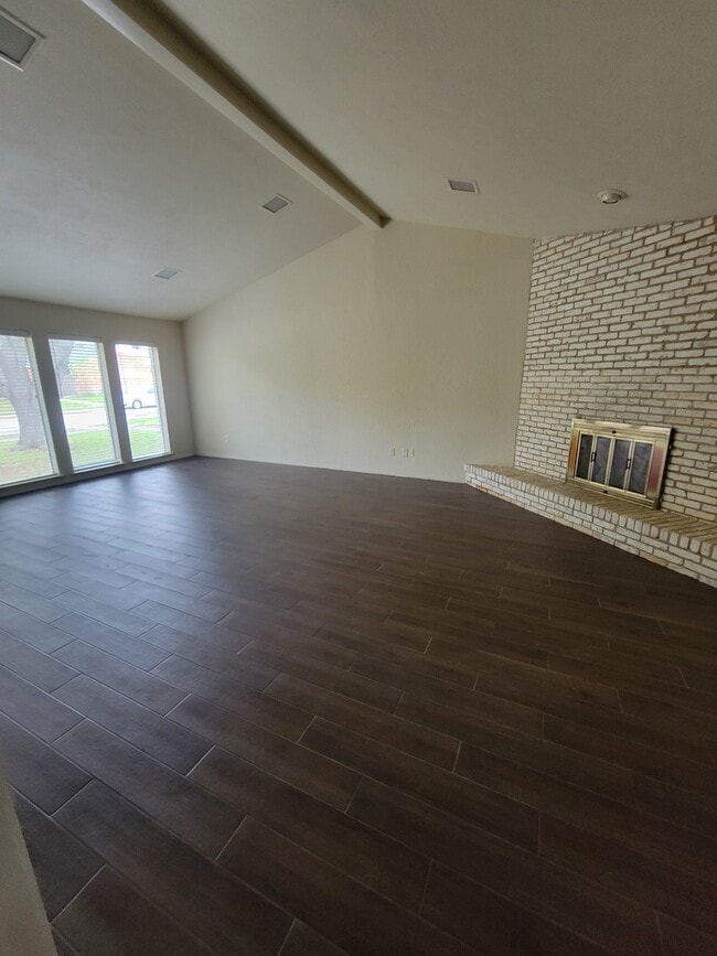 Building Photo - 320 Towne House Ln