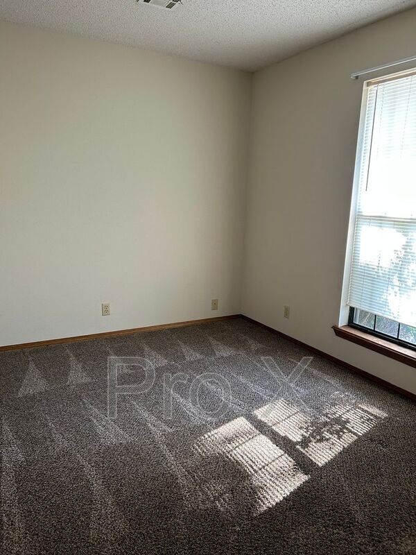 Building Photo - 7083 SE 66th Terrace