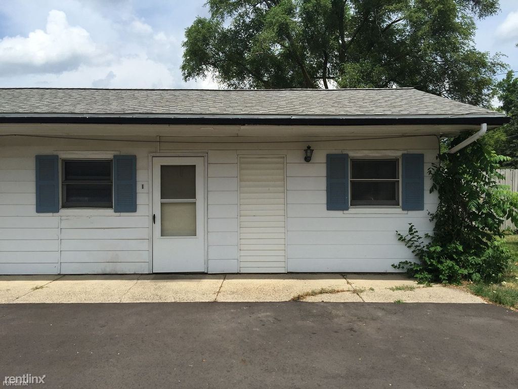320 S Dunbar St, Potterville, MI 48876 Room for Rent in Potterville