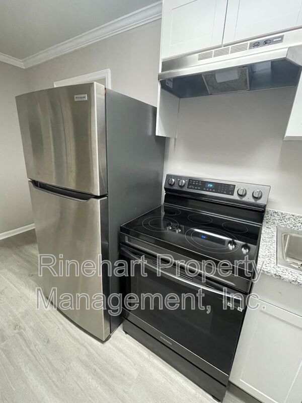 Foto del edificio - 1045 W Meadow Dr