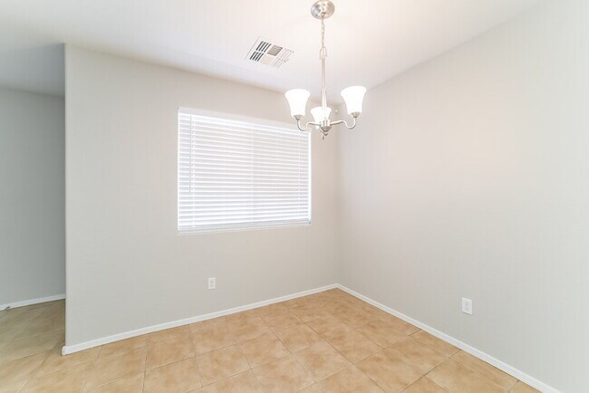 Foto del edificio - 8019 W Pioneer St