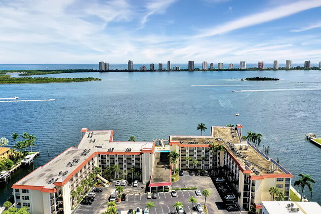 Foto del edificio - 100 Paradise Harbour Blvd