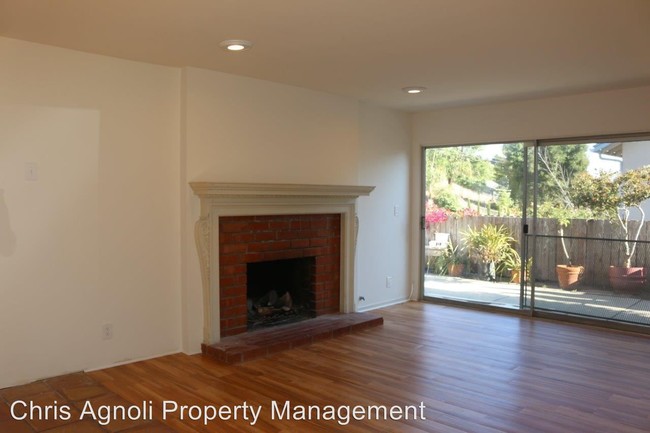 Building Photo - 920 Flora Vista Dr