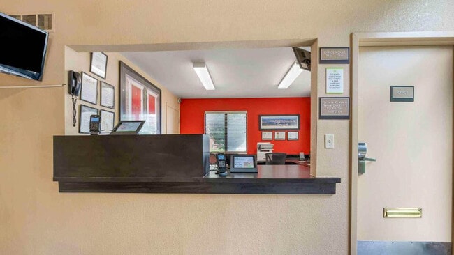 Foto del edificio - 9651 Seward Rd