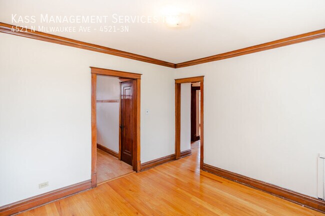 Foto del edificio - 4521 N Milwaukee Ave