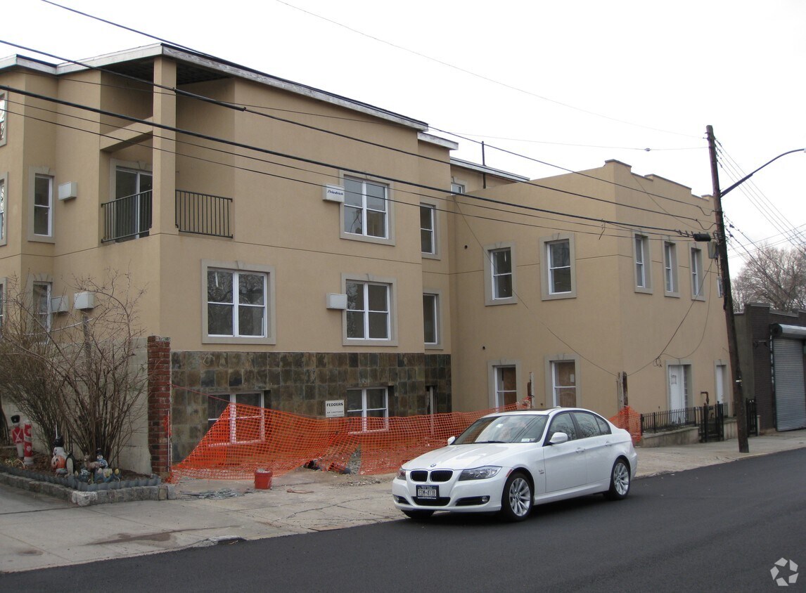 Foto del edificio - 68-10 58th Avenue