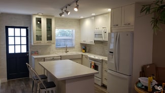 Building Photo - 832 NE 16th Terrace