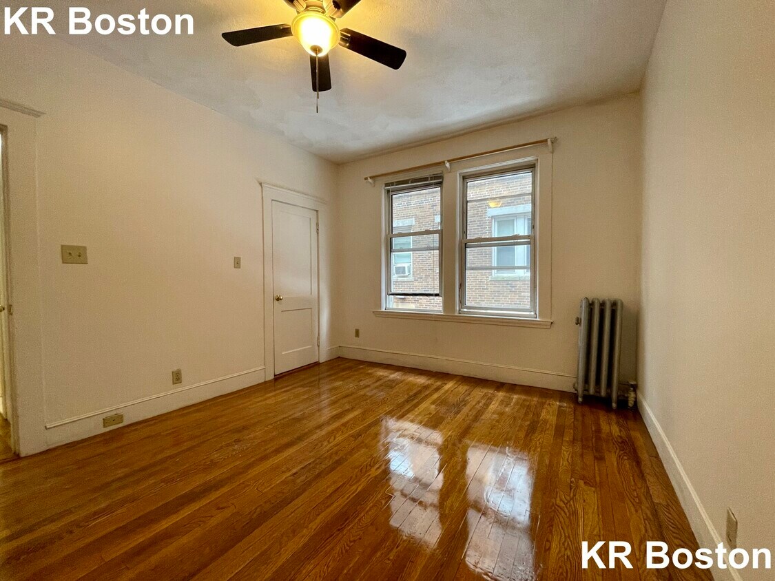 Building Photo - 217 Kelton St