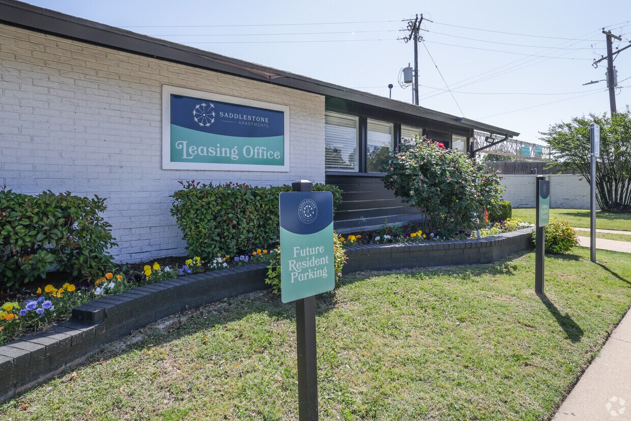 Foto principal - Saddlestone Apartments