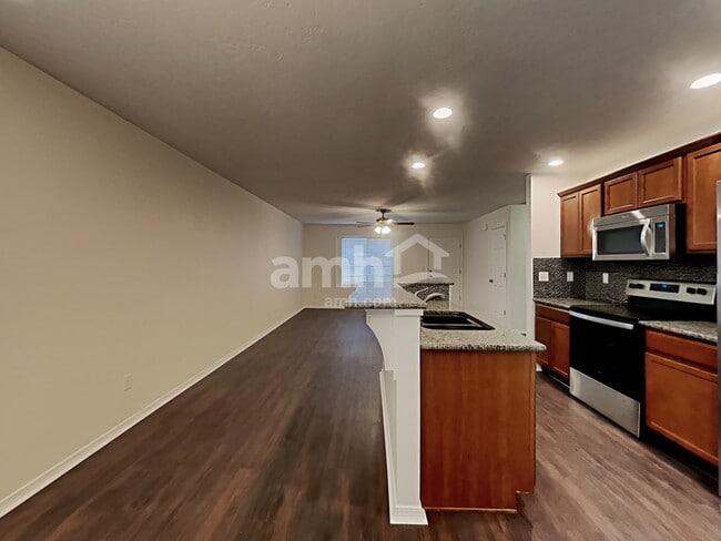 Building Photo - 4541 N Elsinore Ave