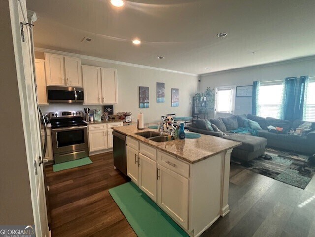 Building Photo - 8729 Lakeview Cmns