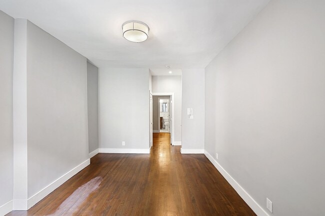 Building Photo - 510 E 88th St