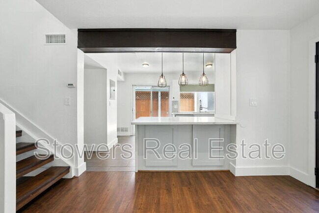 Foto del edificio - 617 Garden Creek Pl