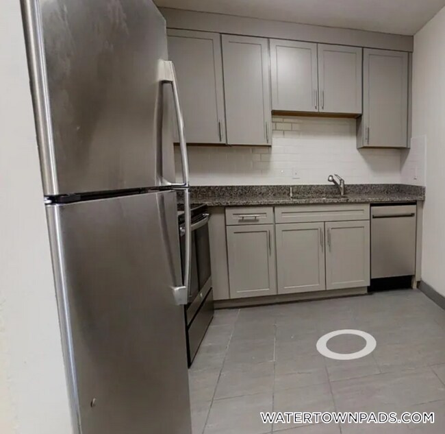 Foto del edificio - 24 Whites Ave