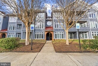 Building Photo - 1127 Lake Heron Dr