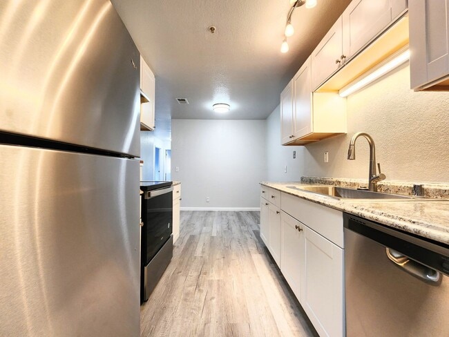 Foto del edificio - 3 Bedroom M Section Condo FOR RENT !