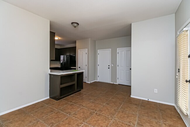 Foto del edificio - 3425 E Vernon Street