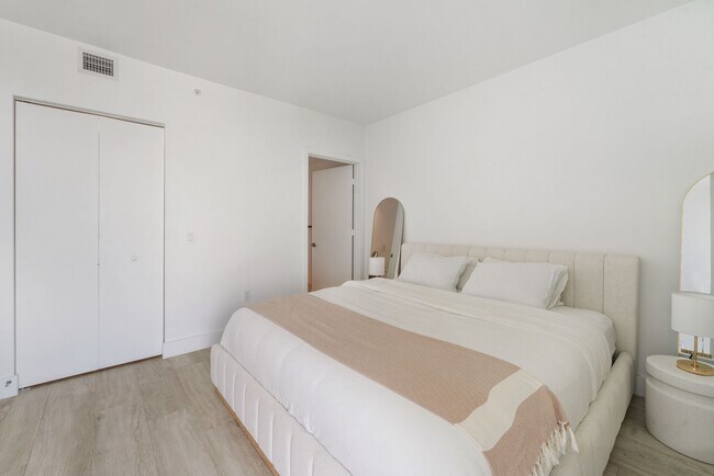 Foto del edificio - 121 NE 34th St