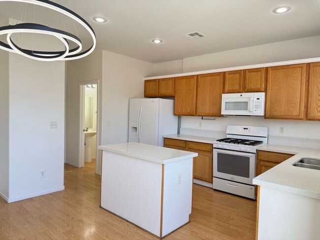Building Photo - 3 bedroom with loft house