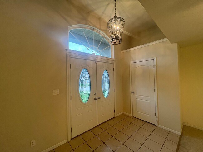 Building Photo - 5 Bedroom Home Located in Waynesville, MO!