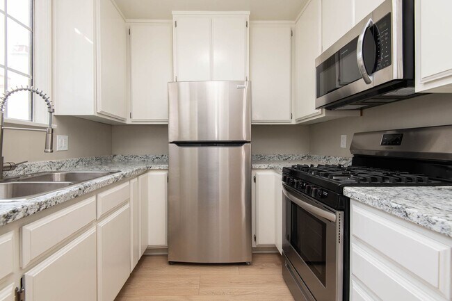 Foto del edificio - 7045-51 Kittyhawk Ave.