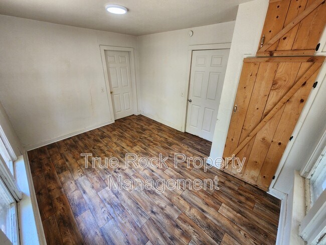 Foto del edificio - 510 N Division St