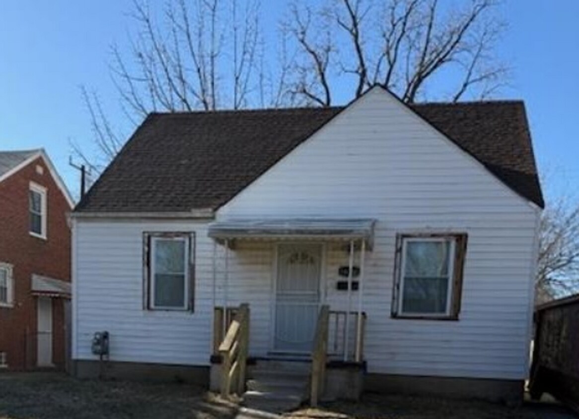 Primary Photo - Renovated 3-Bedroom Home – We Welcome Sect...