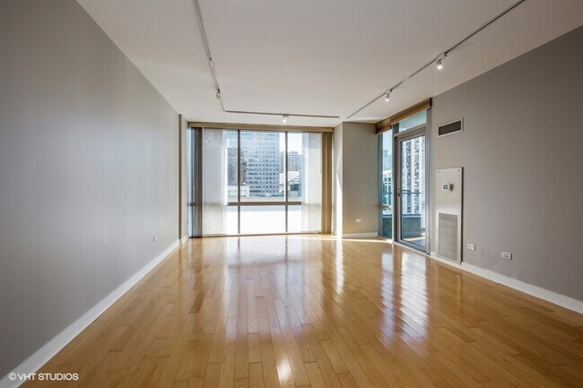 Building Photo - 8 E Randolph St