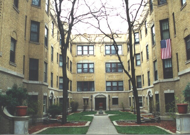 Building Photo - 7379 N Damen Ave