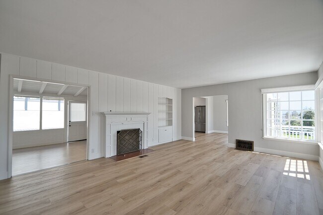 Foto del edificio - 2 Bed 1 Bath Home in Manhattan Beach Hill ...